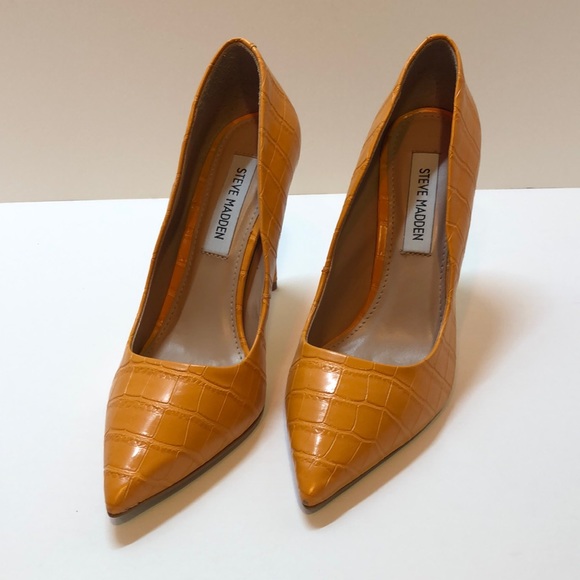 Steve Madden Vala-C Pointed Toe Pump 6.5M